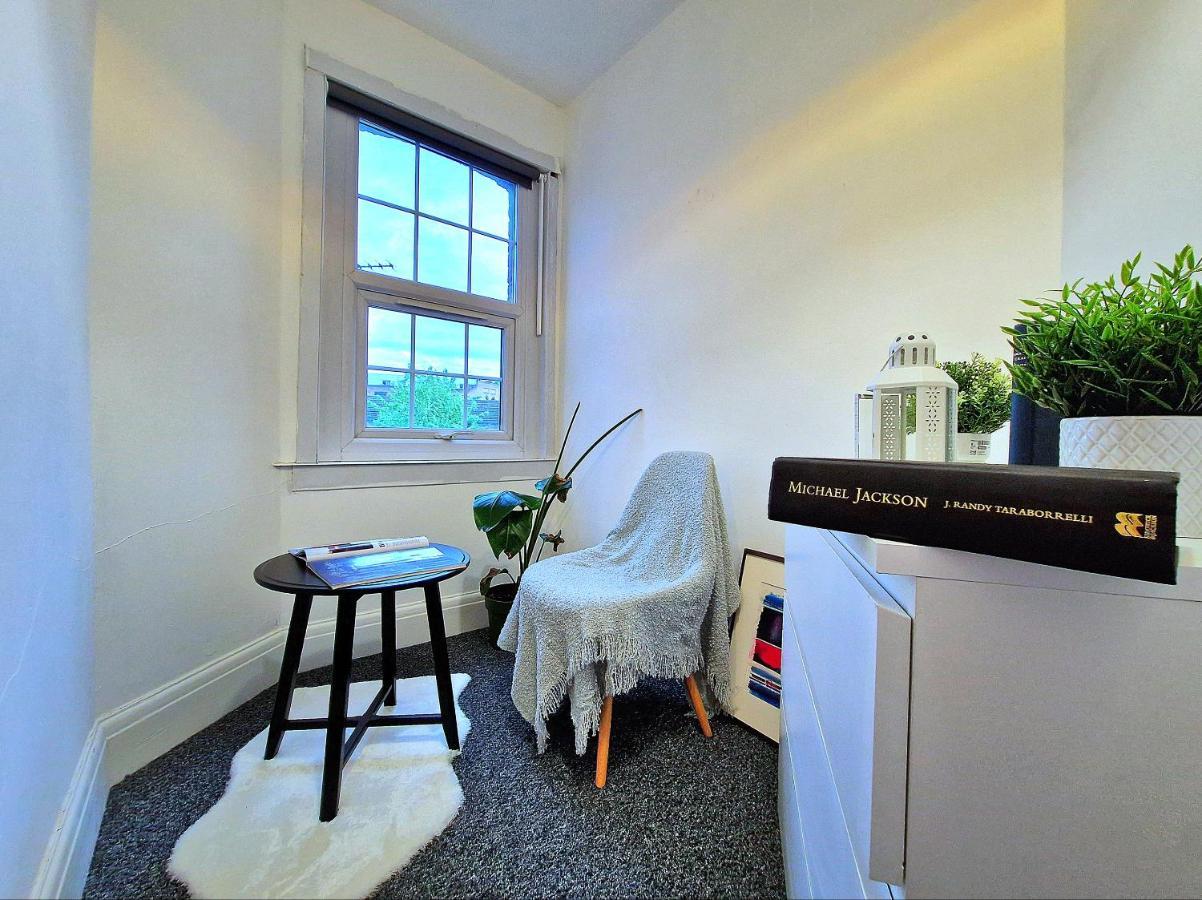 Charming Room In Central Лондон Екстериор снимка