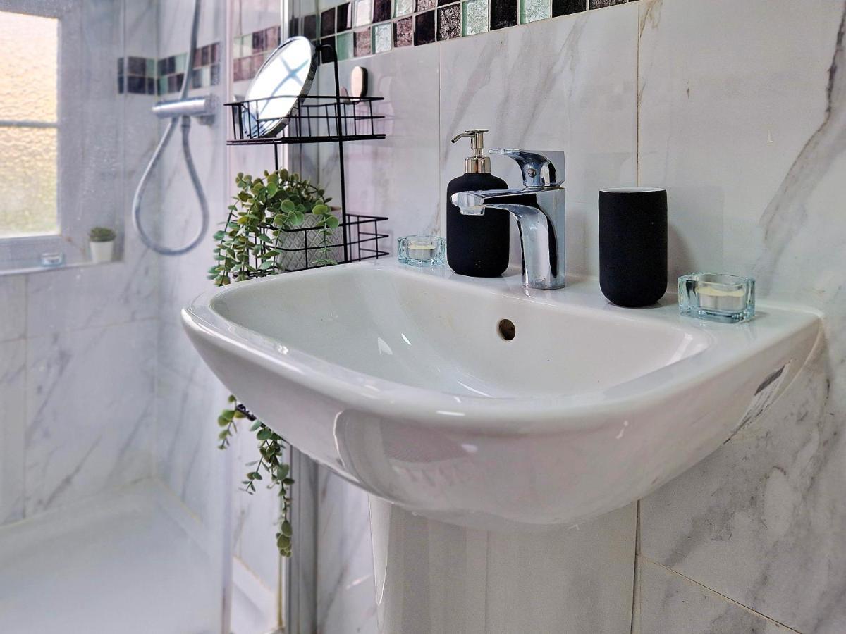 Charming Room In Central Лондон Екстериор снимка